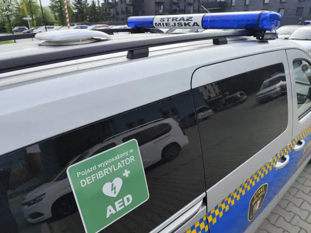 Nie bój się AED! Jak defibrylator ratuje życie?