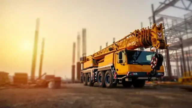 Ile kosztuje wynajem dźwigu? Ceny i czynniki wpływające na koszt