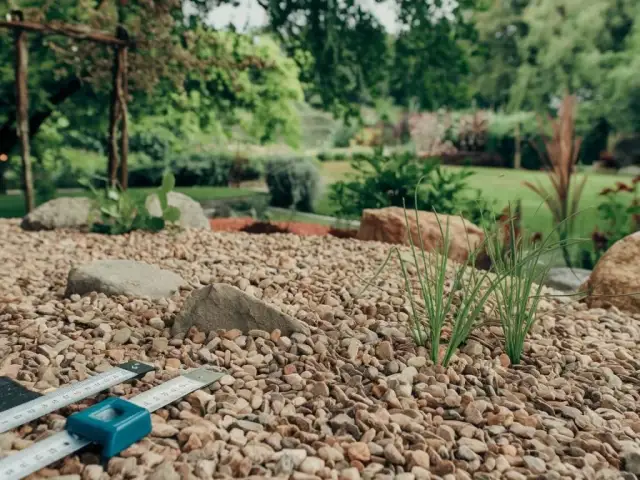 Ile żwiru pod kostkę brukową? Obliczenia i praktyczne porady