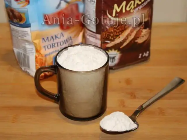 1 szklanka mąki ile gram? Precyzyjna ściągawka do wypieków!