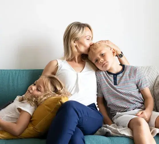 Matka samotnie wychowująca dziecko: ile pieniędzy dostaje w 2023?