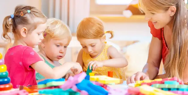 Zabawy integracyjne dla rodziców i dzieci, które budują relacje i radość