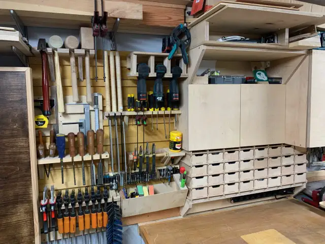 Zbuduj szafkę narzędziową DIY: Poradnik, który zmieni Twój warsztat