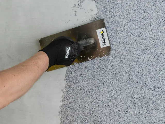 Tynk mozaikowy na klatce schodowej: DIY poradnik krok po kroku