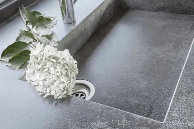 Konglomerat Katowice – trwałe materiały do kuchni i łazienek