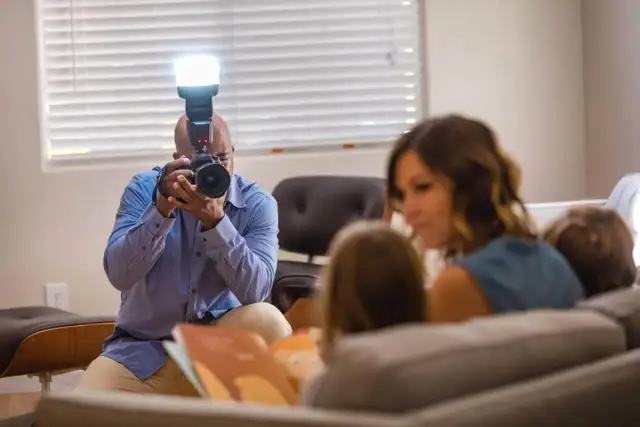 Jasny obiektyw czy lampa błyskowa: Co lepsze do fotografii w słabym świetle