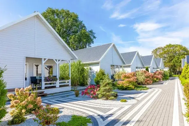 Ile kosztuje nocleg nad morzem? Ceny, porady i jak oszczędzić