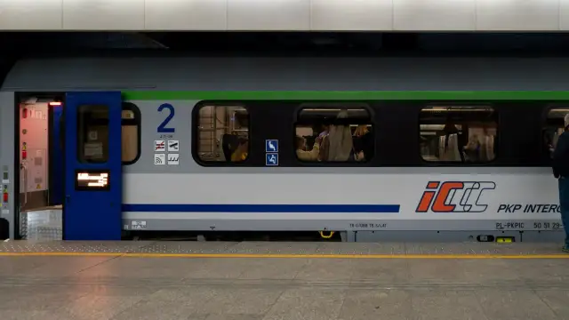 Senior w PKP: Zniżki 30% i 37% uniknij błędów!