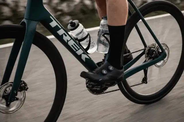 Jakie buty na rower szosowy wybrać, by uniknąć błędów?