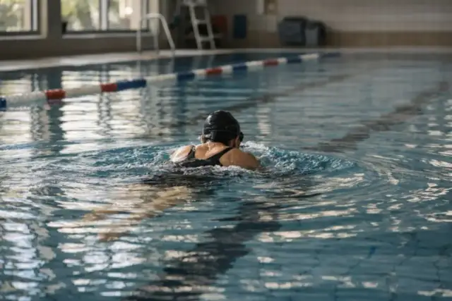 Ile kalorii spala żabka? Sprawdź dokładne liczby i efekty