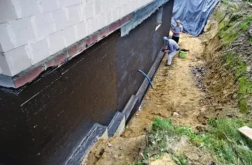 Jak zrobić izolację poziomą w starym budynku bez zbędnych kosztów