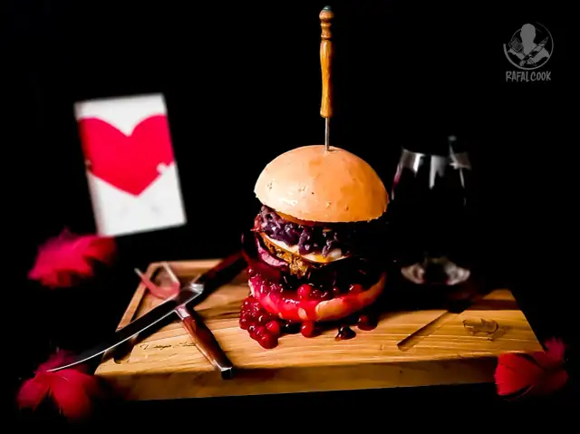 Kto wymyślił hamburgera? Dlaczego odpowiedź jest złożona?