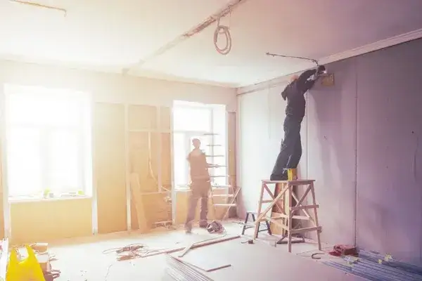 Remont w pracy: jak zadbać o bezpieczeństwo pracowników?