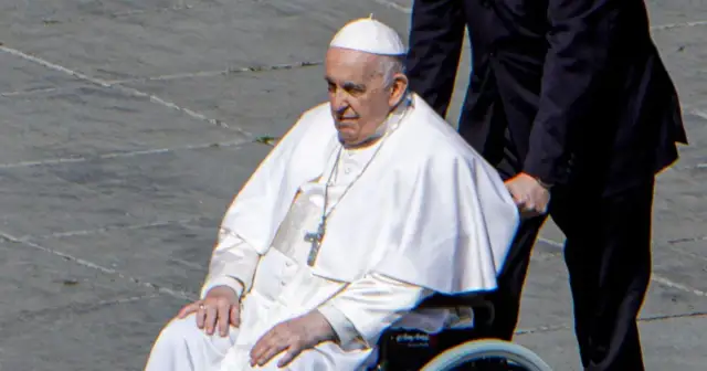 Ile osób mieszka w Watykanie? Zaskakująca liczba mieszkańców!