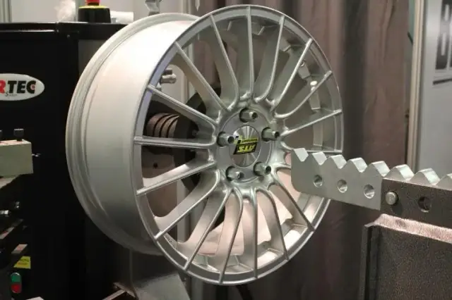 Ile kosztuje malowanie felg proszkowo? Sprawdź ceny i opcje usług