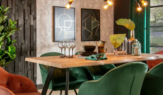 Jak udekorować stół w salonie: inspiracje, które zachwycą gości