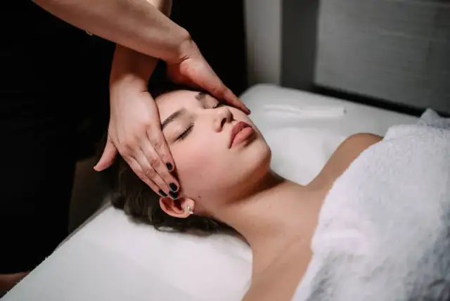 Jaki masaż wybrać? Przewodnik po technikach na ból, stres i urodę