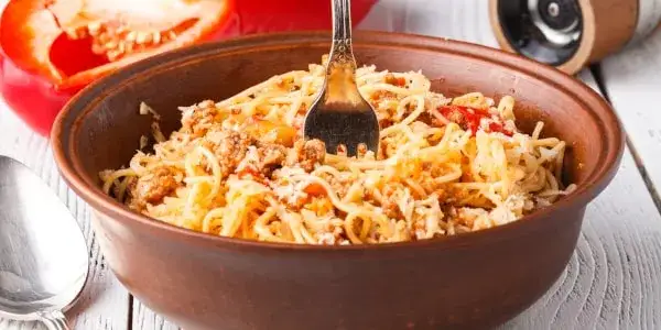 Spaghetti z makaronem ryżowym: Smaczna i lekka alternatywa bez glutenu