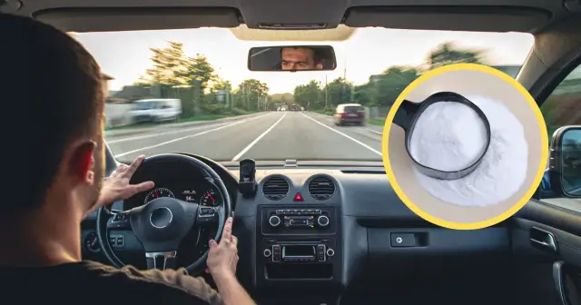 Wnętrze samochodu, kierowca jedzie drogą. Obok zdjęcie sody oczyszczonej, która może pomóc zneutralizować nieprzyjemny zapach octu w samochodzie.