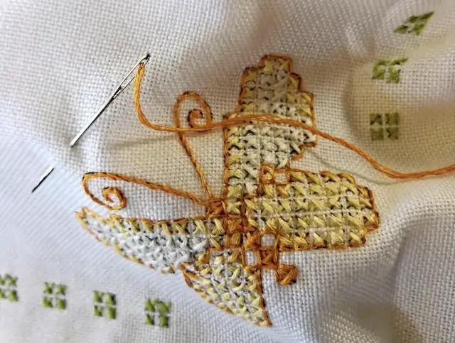 Haft komputerowy vs. nadruk – kiedy co wybrać?