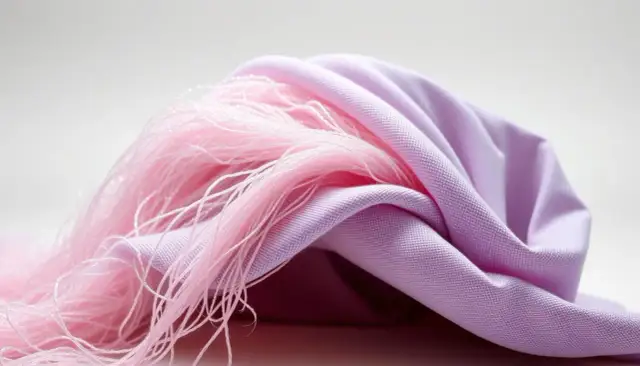 Poliester z recyklingu: Ekologiczne korzyści i zastosowania w odzieży