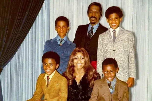 Czy Tina Turner ma dzieci? Poznaj ich losy i rodzinne tajemnice