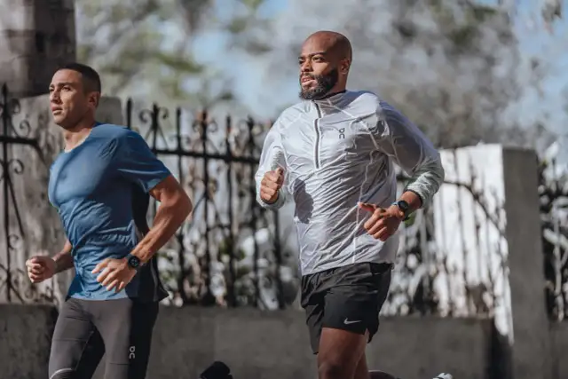 Jak rozpocząć bieganie po 40, aby uniknąć kontuzji i cieszyć się zdrowiem