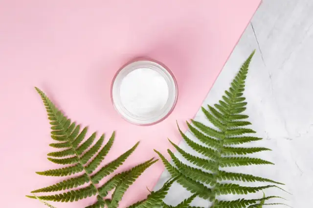 Jaki balsam po 60, aby skutecznie odmłodzić skórę i poprawić elastyczność?