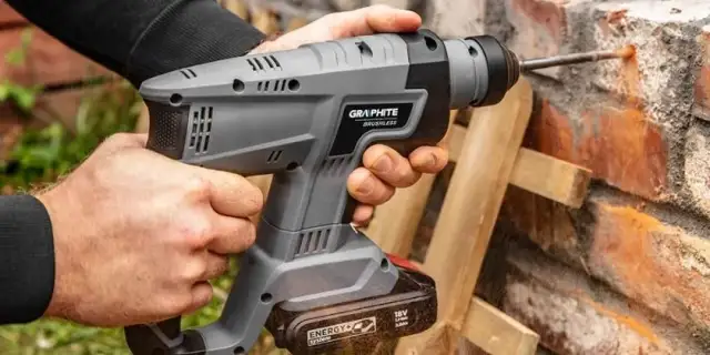 Młotowiertarka czy wiertarka udarowa: różnice i zastosowania