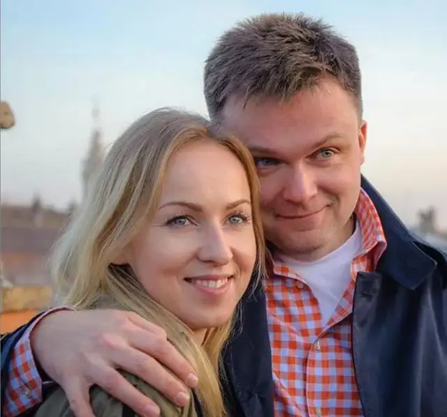 Czy Hołownia ma żonę? Odkryj życie prywatne Szymona Hołowni