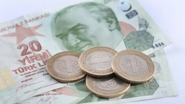 Jaka waluta do Turcji najlepsza? Uniknij błędów i oszczędź na wymianie!