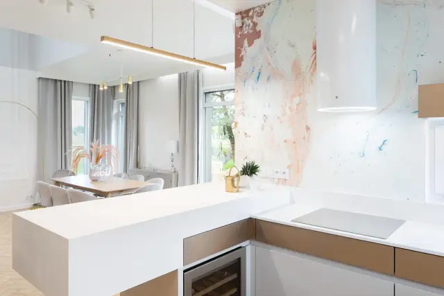 Jaki kolor okapu do białych mebli - uniknij błędów w aranżacji