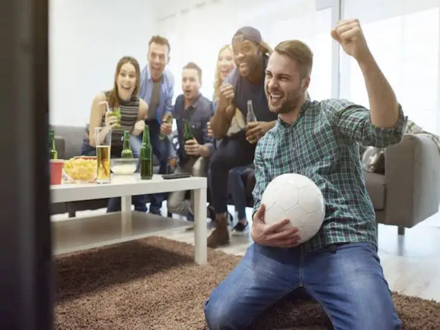 DIY w brazylijskim stylu: jak stworzyć domowy kącik kibica Canarinhos