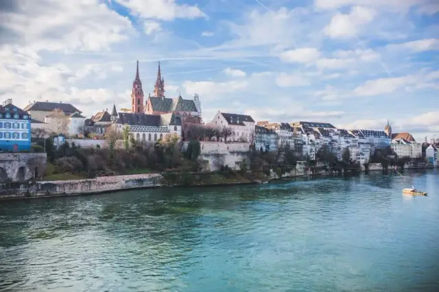Jak dojechać z lotniska Bazylea do centrum - najtańsze opcje transportu