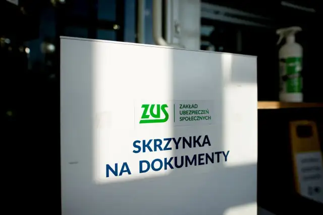 Skrzynka na dokumenty ZUS. Tu można zostawić wniosek do ZUS o wypłatę zasiłku chorobowego wzór.