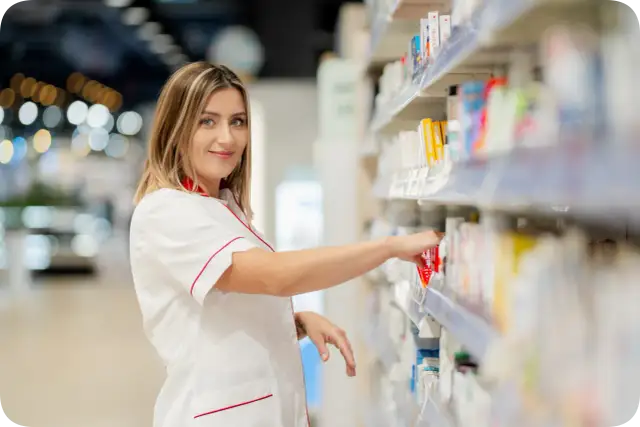 Ile zarabia pracownik Rossmann? Pensje, benefity i kariera 2024