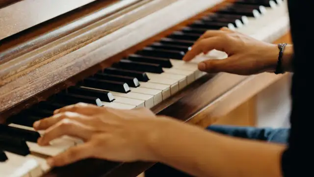 Jakie pianino dla początkujących wybrać, aby uniknąć błędów?