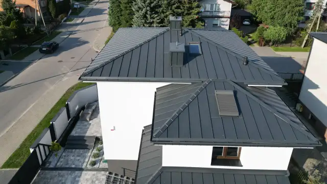 Blacha na dach - trwałość, estetyka i łatwy montaż dla Twojego domu