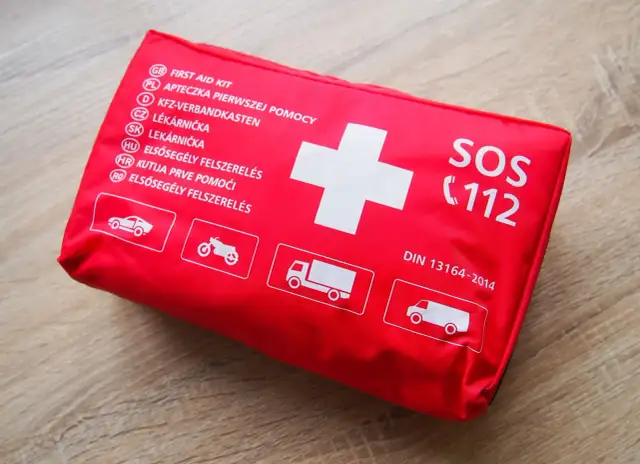 Apteczka: Co musisz mieć? Dom, auto, podróż pełna lista!