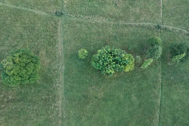 Czy działka to nieruchomość? Zrozumienie kluczowych różnic prawnych