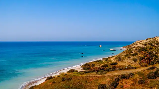 Gdzie w maju ciepła woda w morzu? Odkryj idealne miejsca na wakacje