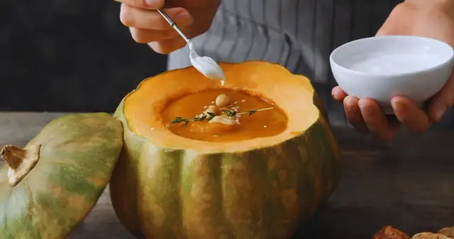 Co do zupy dyniowej? Najlepsze składniki i przyprawy, które zaskoczą