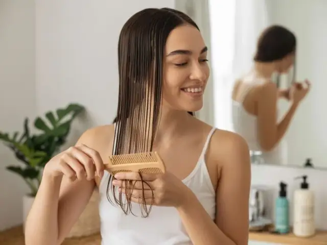 Jak prostować włosy bez prostownicy - skuteczne metody i porady