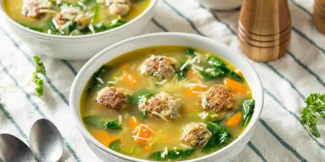 Zupa na obiad? 20+ pomysłów na sycące i szybkie dania!