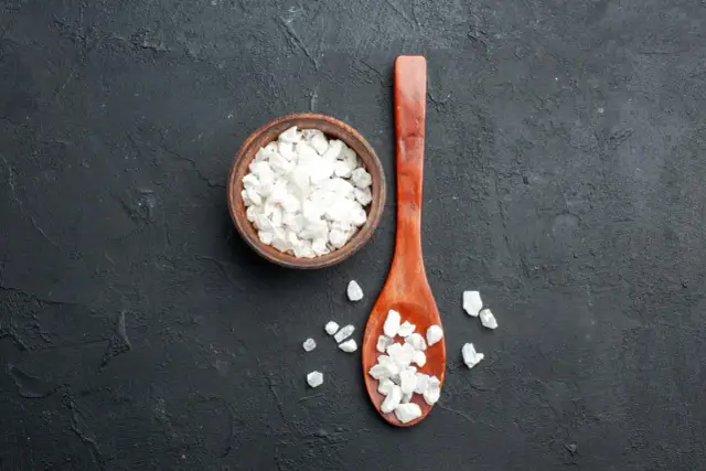 Czy cukier jest wegański? Odkryj ukryte składniki i alternatywy