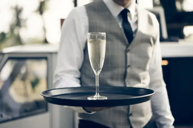 Jakie wino na wesele? Marki, ilość, budżet przewodnik eksperta