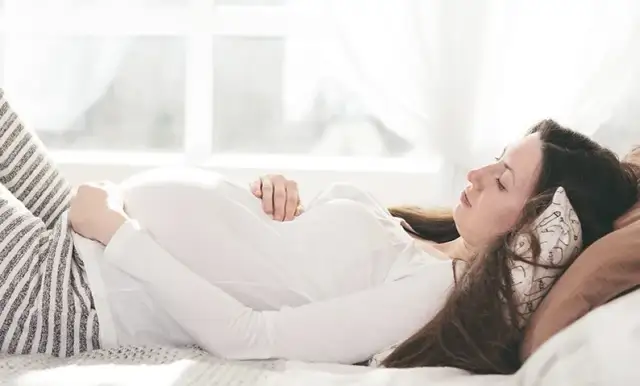 Dlaczego dziecko w brzuchu ma czkawkę i co to oznacza dla mamy?