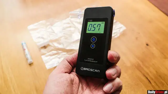 Alkomat jednorazowy: Kupisz na stacji? Jak działa i czy jest wiarygodny?