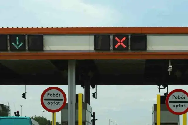 Znak drogowy X: Co oznacza i jak się zachować na drodze?