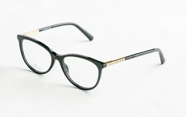 Chroń wzrok i sen: Jak wybrać okulary z filtrem światła niebieskiego?